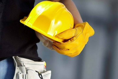 Bakıda fəhlə yıxılıb öldü