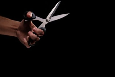 Qadın qısqanclıq zəminində mübahisə etdiyi kişini qayçıladı - HÖKM