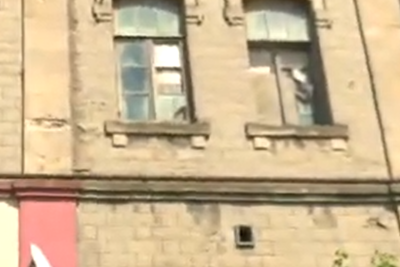 Zabratda 1 əsrdən çox yaşı olan bina hər an uça bilər - VİDEO