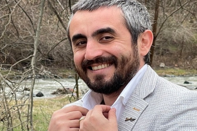 Nail Kəmərli 50 manata narkoman axtarır – FOTO