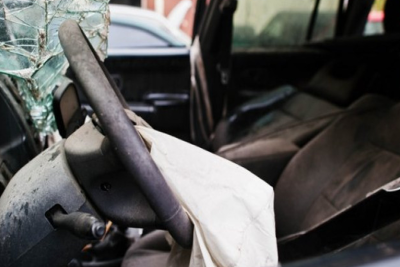 Bakıda "Gentra" dirəyə çırpıldı, sürücü öldü - VİDEO