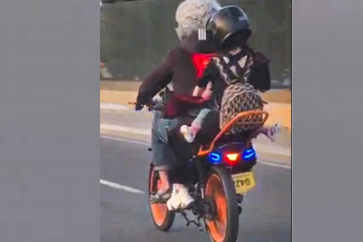 Körpəni motosikletdə apardılar - Araşdırma başladı - VİDEO