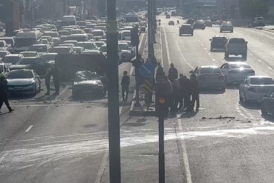 Babək prospektində yol qəzası tıxaca səbəb olub