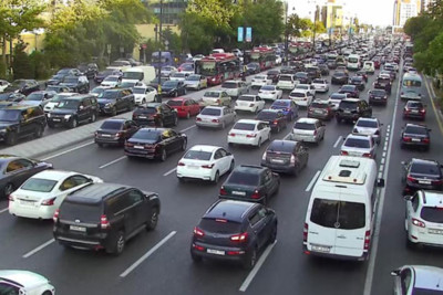 Bakıda 12 istiqamətdə nəqliyyatın sıxlığı müşahidə olunur