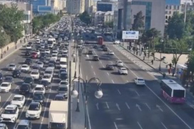 Bakının bir sıra yollarında tıxac yaranıb