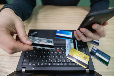 Dünən bank kartlarından 20 min manatdan çox pul oğurlanıb