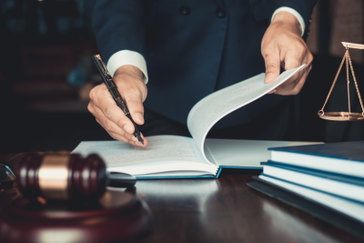 Üç nəfəri qətlə yetirən şəxsin məhkəməsi keçirilib