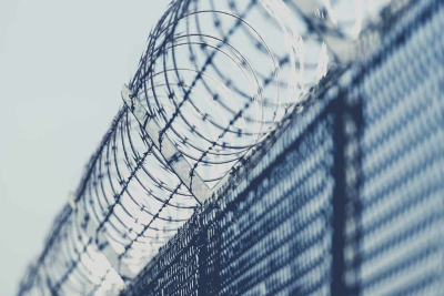 Bakıda cəzaçəkmə müəssisəsində dam örtüyünün uçması nəticəsində məhkum ölüb