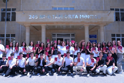 Bakıda 2 213 nəfər məktəbi fərqlənmə attestatı ilə bitirib