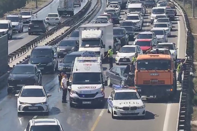 Dairəvi yolda qəza olub, sıxlıq yaranıb