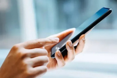 Xalasının telefonunu 940 manata satdı - Pulu bir günə xərclədi