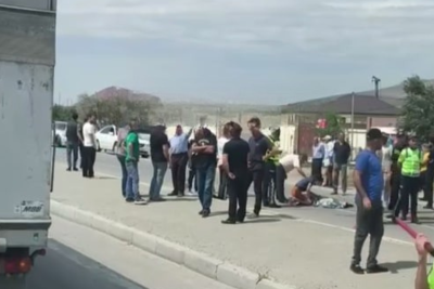 Ana və qızını maşın vurdu - Biri öldü + VİDEO