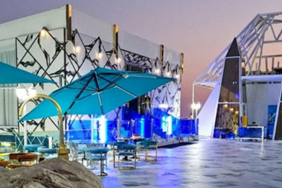 Məşhur restoranda müştərilərdən parkinqə görə 40 manat aldılar