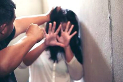 Arvadını qısqanclığa görə döyən şəxsin cəzası azaldıldı