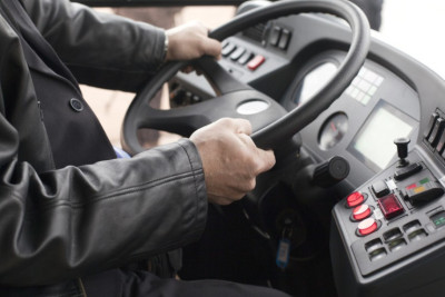 Sərnişinlərin həyatını təhlükəyə atan sərxoş avtobus sürücüsü həbs edildi