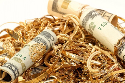 Bakıda avtomobildən 8 min manatlıq qızıl oğurlanıb