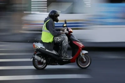 Moped idarə etmək üçün sürücülük vəsiqəsi tələb olunacaq