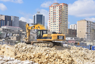 Bakının mərkəzində bu binalar plana düşdü: Söküntü başlanılır Bakının mərkəzində bu binalar plana düşdü: Söküntü başlanılır