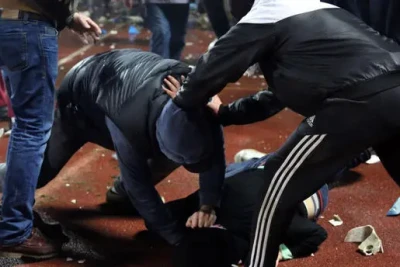 Bakıda gənclər qız üstündə dava etdilər