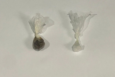 Məhkuma gödəkçənin cibində narkotik keçirmək istədi