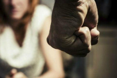 Sevgilisini marketin qarşısında döyən şəxs həbs edildi