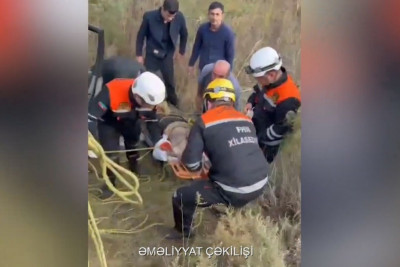 Bakıda ağır qəza : Maşın dərəyə aşdı