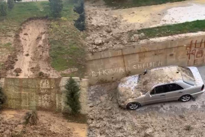 Bakıda poliklinikanın həyətində torpaq sürüşməsi - VİDEO