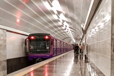 Metroda tüstüləmə baş verib