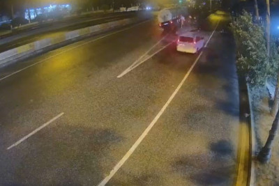 Bakıda sıxılmış qaz daşıyan yük maşını qəzaya düşüb - VİDEO