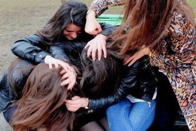 Futbola görə qonşusuna kəllə vuran qadına CƏZA VERİLDİ