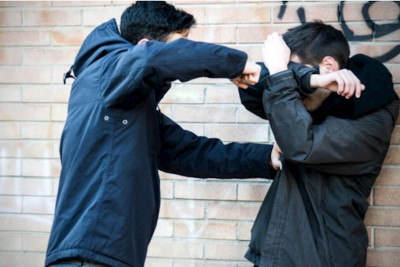 Arvadını söydüyünə görə QARDAŞINI DÖYDÜ