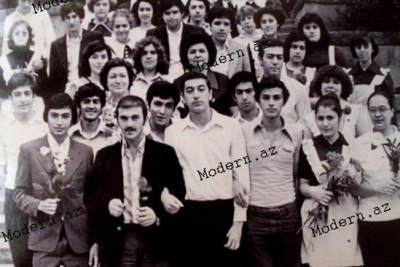 Bir şəklin tarixçəsi: İlham Əliyev SİNİF YOLDAŞLARI İLƏ...