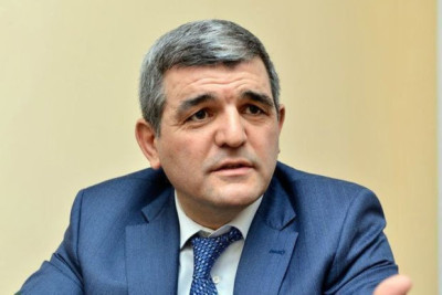 Milli Məclisdə TƏKLİF: Tıxacda qalanlar işdən 1 saat tez çıxsın!