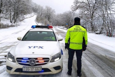 Qarlı və şaxtalı hava avtomobil yollarında hərəkəti çətinləşdirir - Sürücülərə MÜRACİƏT