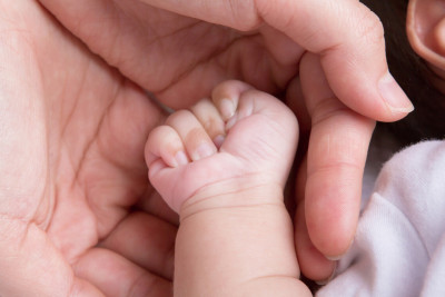 Bakıda həkimlərin ölüm diaqnozu qoyduğu körpə yolda ayıldı