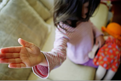 Narkotikə görə tutulmuşdu - 5 yaşlı qızına qarşı əxlaqsız videoları üzə çıxdı