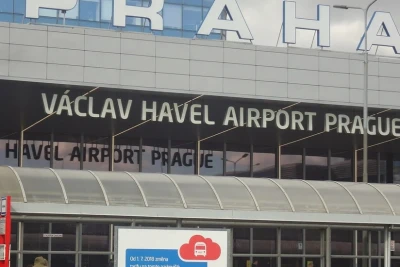 AZAL-ın bələdçisi: "Praqa aeroportunda sərnişin agentə yumruq-təpiklə hücum etdi"
