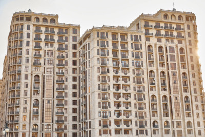 13-cü mərtəbədəki mənzil problem yaradır - Sakinlər məhkəmə qərarından şikayətçidir