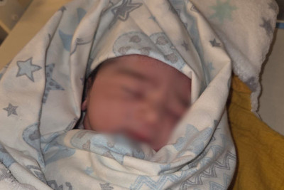 Beşinci övladını evdə dünyaya gətirdi