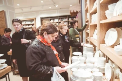 Mağazada əşya sındıran şəxs ödəniş etməyə məcburdur? – CAVAB