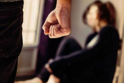 Bakıda ər hamilə arvadının əlini qızdırılmış açarla yandırdı