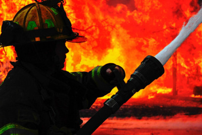 Binəqədidə yanğın: 3 nəfər təxliyə olundu