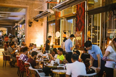 Bakının məşhur restoranında ərəb turistin pulu oğurlanıb - Həbs olunan var