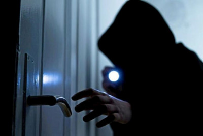 Market və evlərdən oğurluq edən şəxslər saxlanılıblar