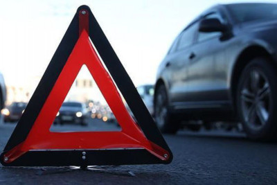 Avtomobil piyadanı vuraraq öldürdü