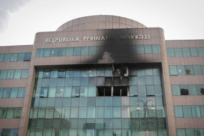 Həkimlər vəziyyəti ağır olan körpələrə baxmayıb - 7 körpənin öldüyü yanğınla bağlı məhkəmə