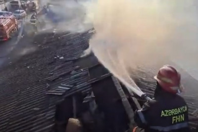 Zirə ərazisində tikilidə yanğın - VİDEO