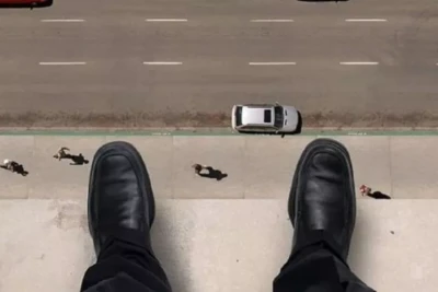 Bakıda FACİƏ: 60 yaşlı kişi binanın damından yıxılıb öldü