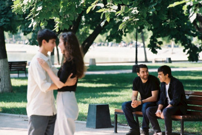 Küçədə öpüşdüyünə görə oğlanı bıçaqladılar — "Ana, bacı var..."