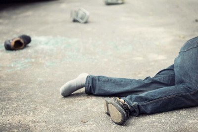 Avtomobil kişini vuraraq öldürdü